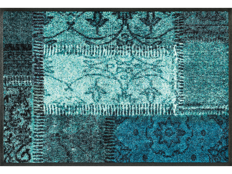 Fußmatte mit türkisen Farbflächen